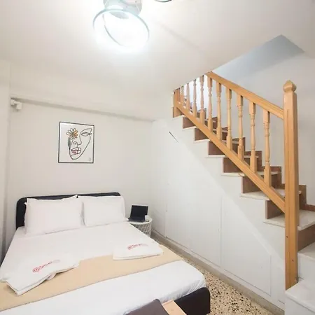 Amazing Maisonette With Roof Garden Apartment *